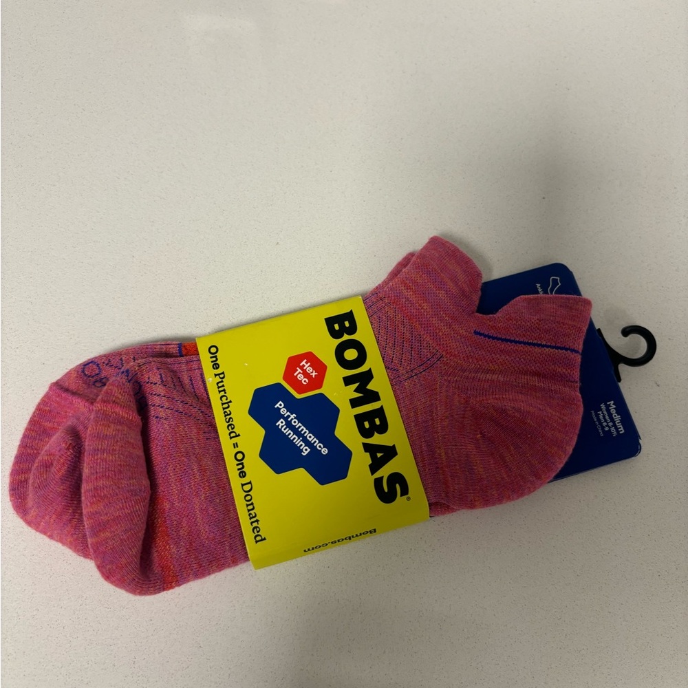 Women’s Bombas Ankle Socks - size Medium